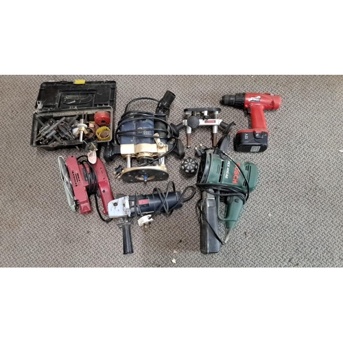 740 - Mixed lot of power tools, consisting of Bosch PEX 400 AE, various drills, sanders, and miscellaneous... 