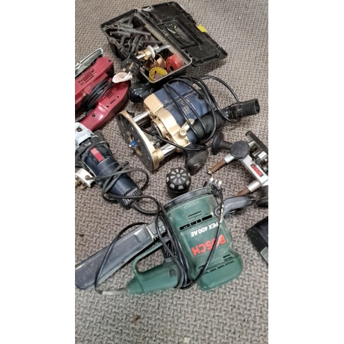 740 - Mixed lot of power tools, consisting of Bosch PEX 400 AE, various drills, sanders, and miscellaneous... 