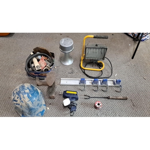 746 - Mixed lot of various tools and hardware. The lot includes a construction helmet, soldering gun, LED ... 