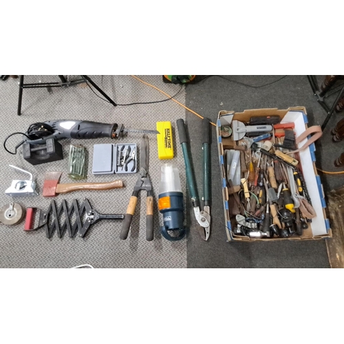 769 - Mixed lot of various hand tools and garden tools. The lot includes a cordless reciprocating saw, hat... 