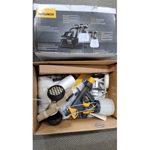 772 - Wagner FLEXiO 890 paint sprayer set, includes handheld sprayer, turbine base, and accessories.