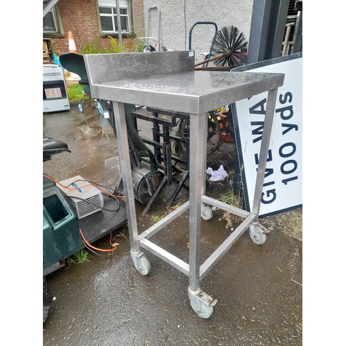 657 - Stainless steel countertop on castors, measuring 65cm x 50cm x 100cm.