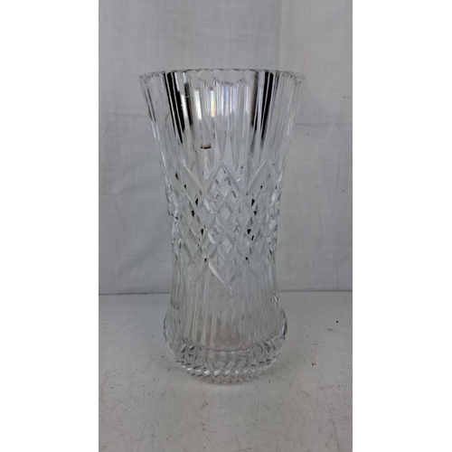 186 - Elegant cut crystal vase with detailed crosshatch and vertical line design. Tapered hourglass shape,... 