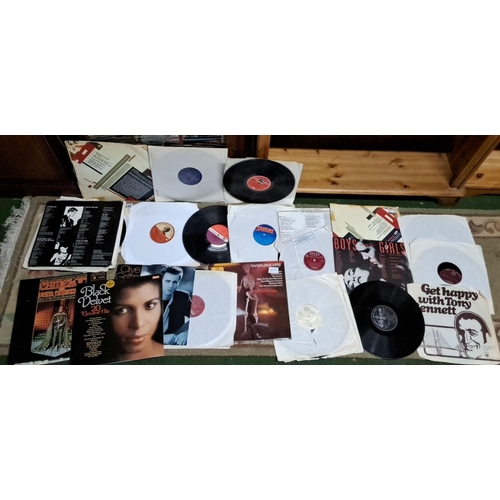 395 - Collection of assorted vintage vinyl records including albums from Tony Bennett, Clive Griffin, 'Cam... 