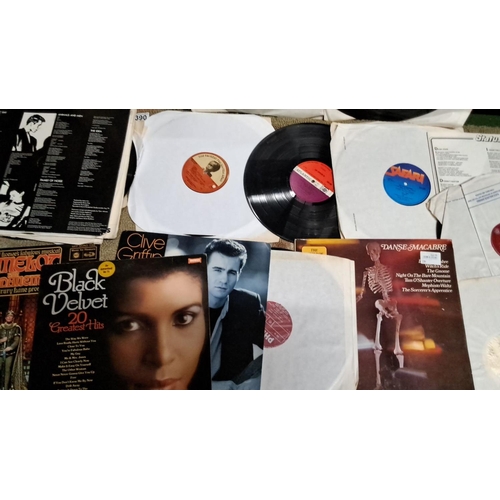 395 - Collection of assorted vintage vinyl records including albums from Tony Bennett, Clive Griffin, 'Cam... 