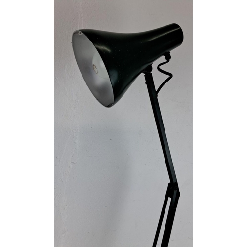 427 - Mid-Century Modern adjustable black desk lamp with a conical metal shade and a flexible arm, featuri... 