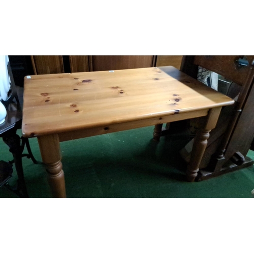 443 - Pine table with turned legs, features natural wood grain and knots.