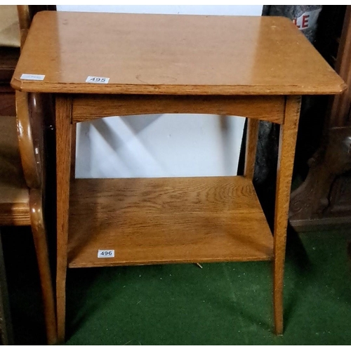 495 - Early 20th Century Arts and Crafts oak side table with lower shelf.