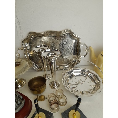 454 - Mixed lot of decorative metal items with various finishes including silver plate, brass etc. The lot... 