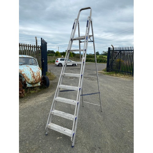 500 - Aluminum ladder with support platform. Features multiple steps for various height adjustments. Rugge... 