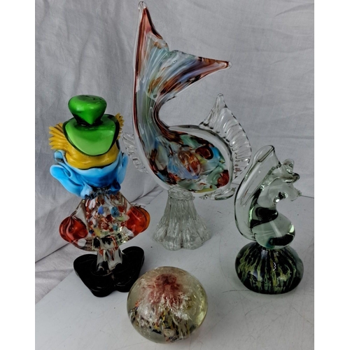 23 - A collection of 4 colourful glass figurines, consisting of a Murano glass clown, a fish, and a seaho... 