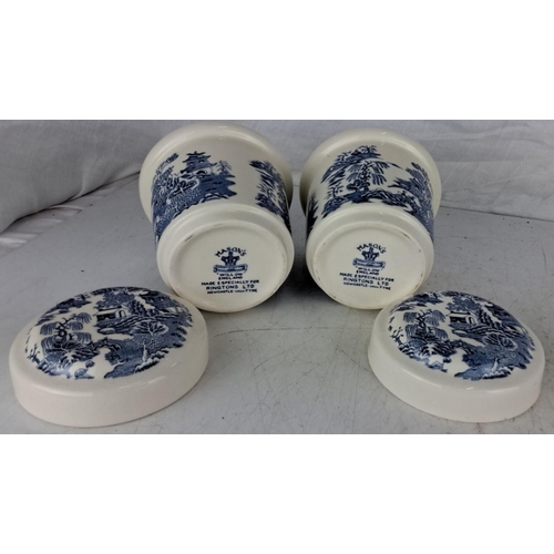 31 - Pair of Mason's Ironstone lidded containers in Willow pattern. Manufactured in England. Features blu... 