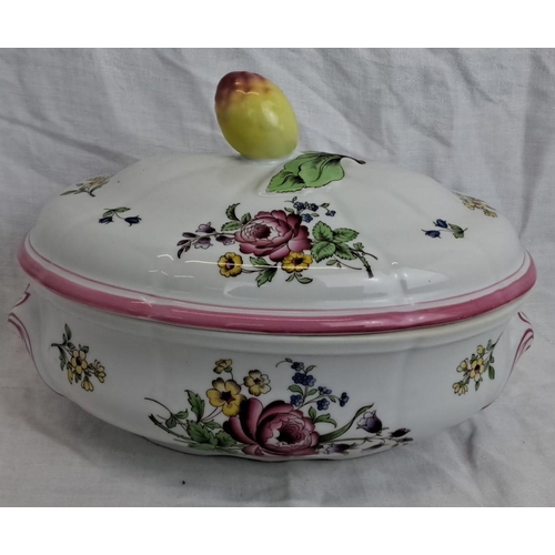 120 - Spode Marlborough Sprays lidded casserole dish. Floral design with a rosebud handle. England.