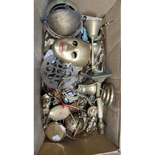 507 - Mixed lot of assorted brass items, including masks, decorative pieces, and vintage components with v... 