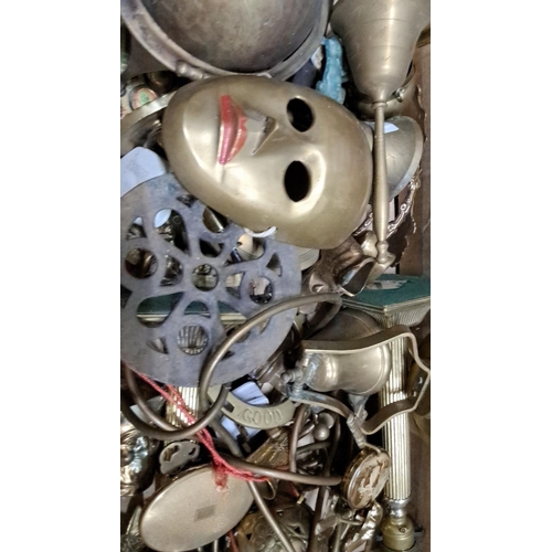 507 - Mixed lot of assorted brass items, including masks, decorative pieces, and vintage components with v... 