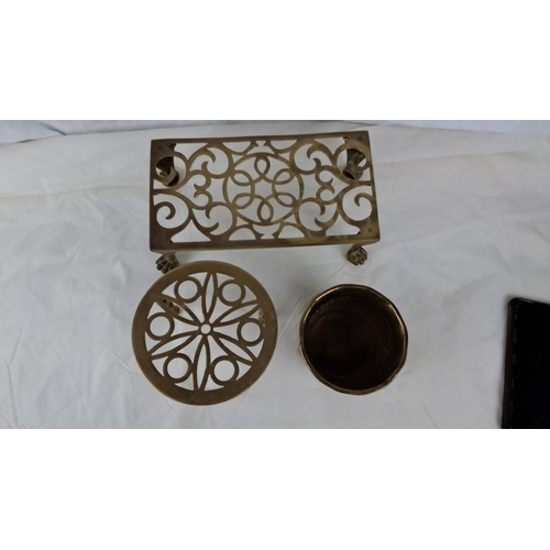 100 - Two vintage brass trivets and a bowl form this set. This comprises round and rectangular trivets exh... 