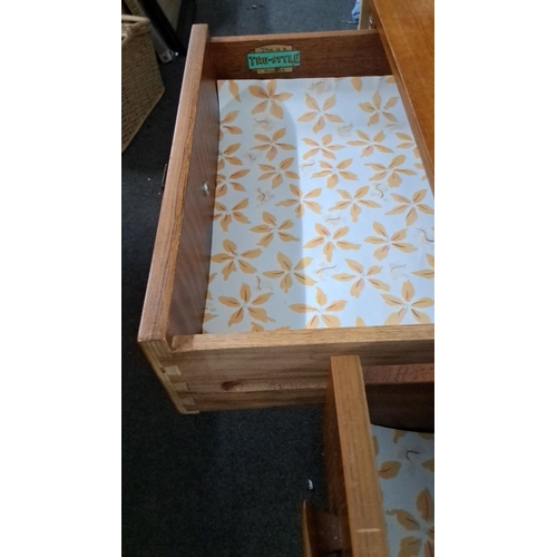 34 - Mid-century Tru-Style sideboard with attached mirror. Measuring 132x132x36cm incl mirror.