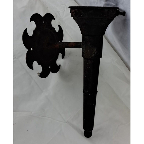 77 - Antique style wrought iron wall-mounted sconce light fixture.