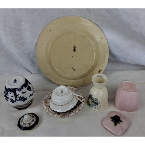 119 - This mixed lot contains five ceramic items. These include a large decorative plate with green accent... 