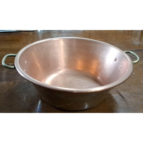 683 - Large vintage copper basin with side handles, diameter 36cm.