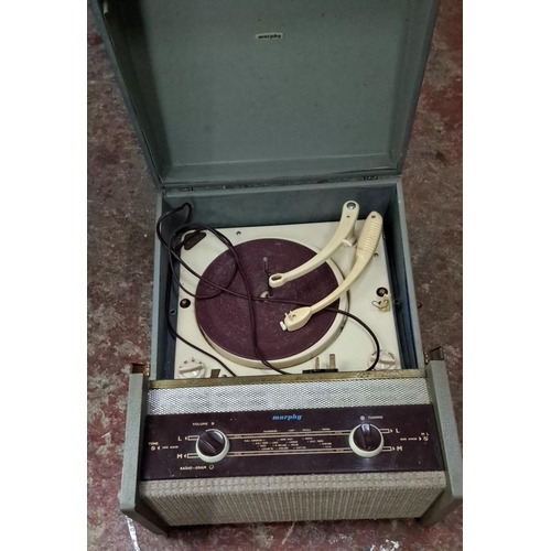 82 - Murphy vintage radio with a tuner and volume control. Features stations panel and fine weld mesh gri... 