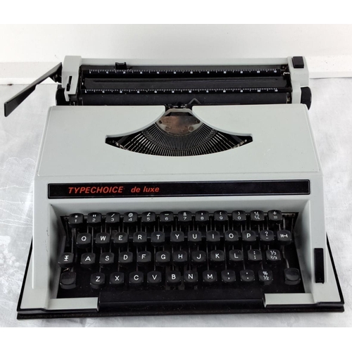 87 - Typechoice de Luxe typewriter, featuring a classic QWERTY keyboard layout.