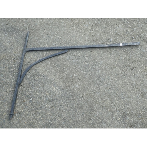 1 - Antique wrought iron fire crane. 157x125cm.