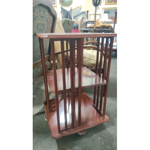 544 - Mahogany revolving bookshelf, from the late 20th century, featuring multiple tiers and a classical d... 