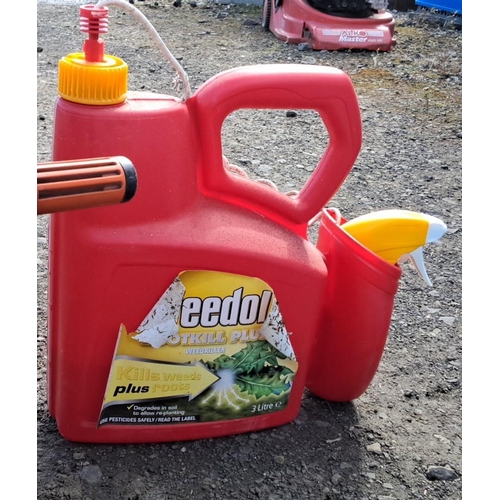 6 - Outdoor gardening lot featuring a yellow hose reel, 5L Eedo plant nutrient container, and a blue man... 