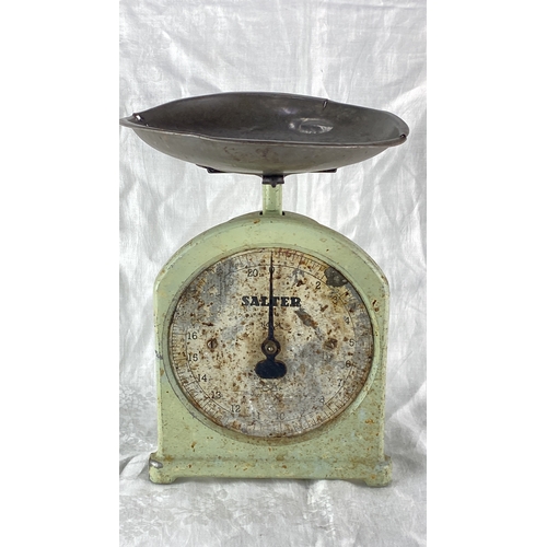 85 - Vintage Salter Scale No.34 with a 20 lb capacity, made in England. It features a metal weighing tray... 