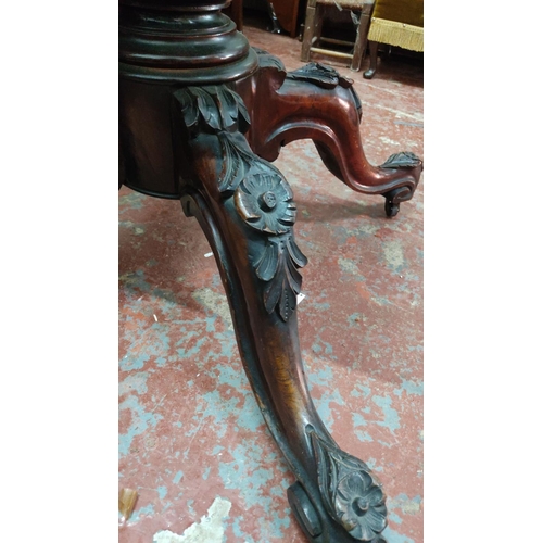 462 - Victorian-era oval tilt-top dining table in rich mahogany with intricately carved pedestal base., me... 