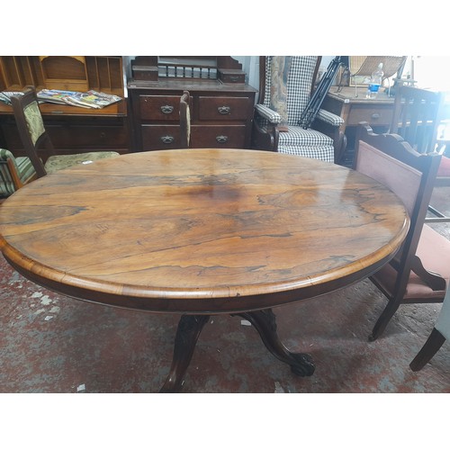 462 - Victorian-era oval tilt-top dining table in rich mahogany with intricately carved pedestal base., me... 