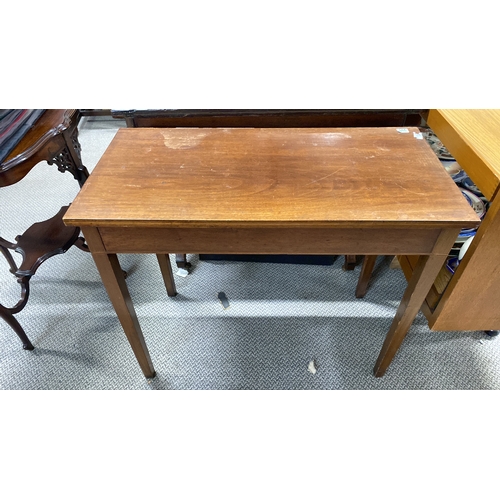 453 - A stunning antique/ Victorian turnover leaf games table.