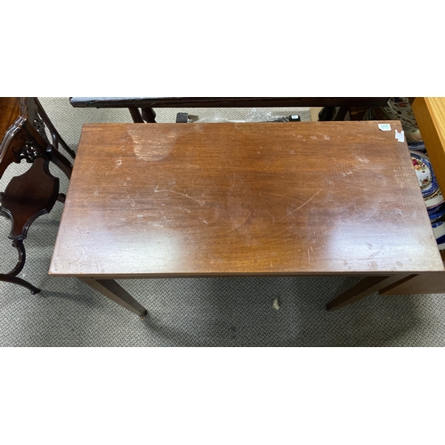 453 - A stunning antique/ Victorian turnover leaf games table.