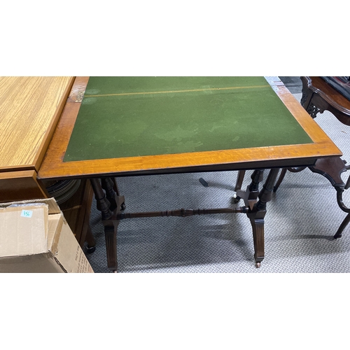 453 - A stunning antique/ Victorian turnover leaf games table.