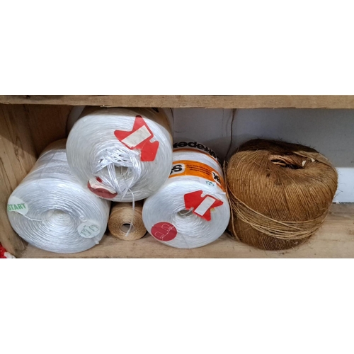 125 - Rolls of polypropylene and natural fiber twine, various types.