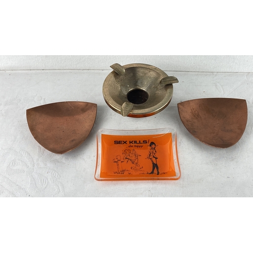 87 - Mixed lot of ashtrays, consisting of two copper pieces and one clear glass piece with an orange grap... 