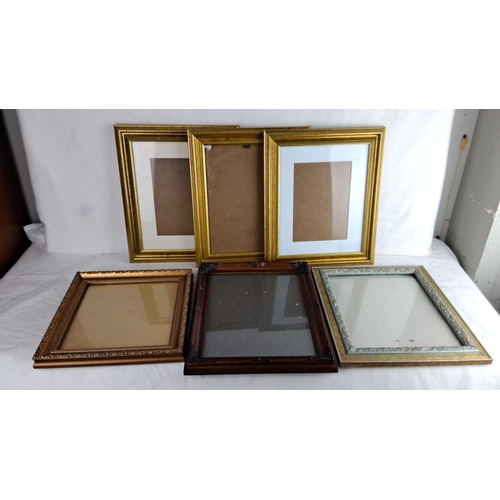 141 - Assorted lot of vintage picture frames in various sizes and designs, including gold-toned, wooden, a... 