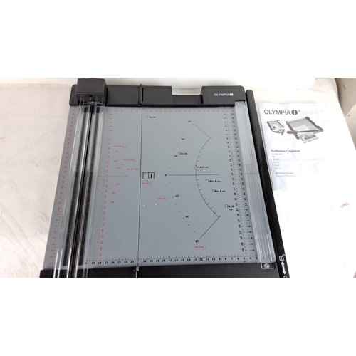 161 - Olympia Guillotine/Trimmer, Model A400. Includes measurement guides and user manual.