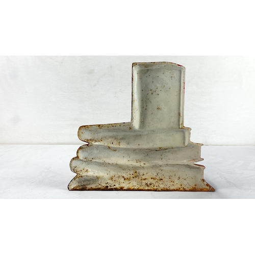 25 - Cast iron doorstop depicting stacked red books with gold detailing.