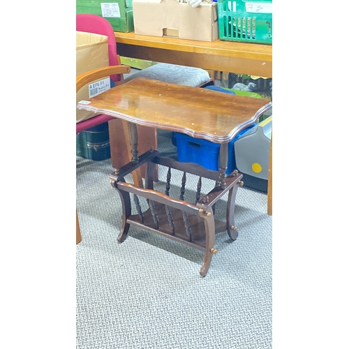 424 - Vintage wooden side table with scalloped edge and lower magazine rack.