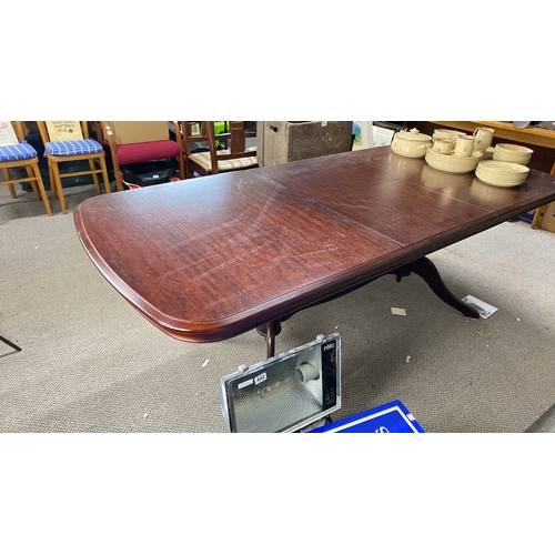 441 - Mahogany dining table, approximately 150 cm long, featuring dark finish and classic design with cabr... 