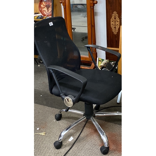 457 - Black mesh office chair with chrome base and adjustable armrests.