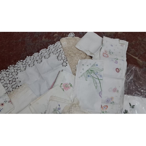 49 - Collection of vintage embroidered and lace linen textiles, featuring handkerchiefs and doilies with ... 