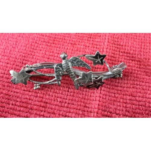 91 - Collection of vintage brooches and pins in various styles and materials, including a silver award. M... 