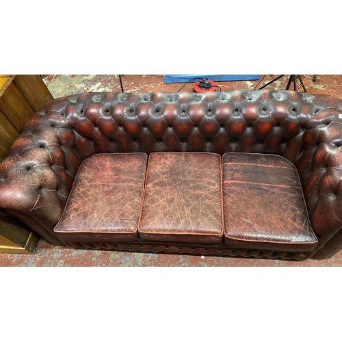 490 - Chesterfield red leather 3 seater sofa, featuring tufted back and arms. Measuring 185cm x 85cm x 65c... 