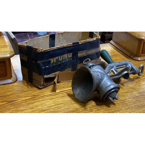 499 - Vintage Spong No. 16 meat grinder with original box. Made in England, cast iron with wooden handle. ... 