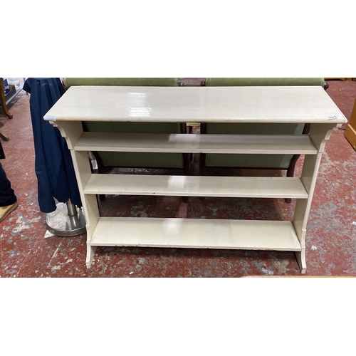 501 - Victorian style shelving unit. Features three open shelves with a smooth finish, 115cm x 90cm x 35cm... 