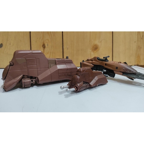 461 - Star Wars toy lot featuring speeder bikes and vehicles, plastic construction, brown color scheme.