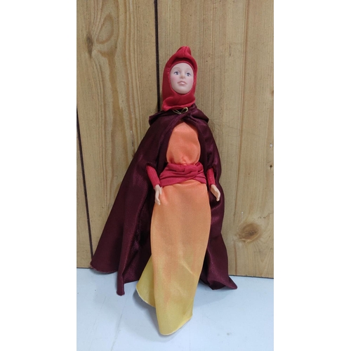 469 - Star Wars Queen Amidala hidden Majesty doll with removable headpiece, dressed in red and orange fabr... 